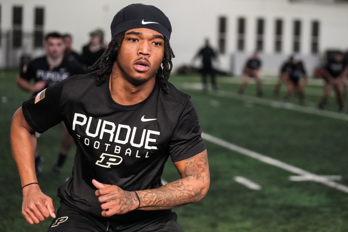 Great to have <a href="/CoachConard/">Coach C (Conard)</a> on campus today updating us on how well former Dawgs RB <a href="/jaheimmcm2/">jaheimmcm</a> is doing at Purdue.. Crushing it on the field and in the classroom 3.5 GPA… VERY proud coach! #NextLevelDawgs
