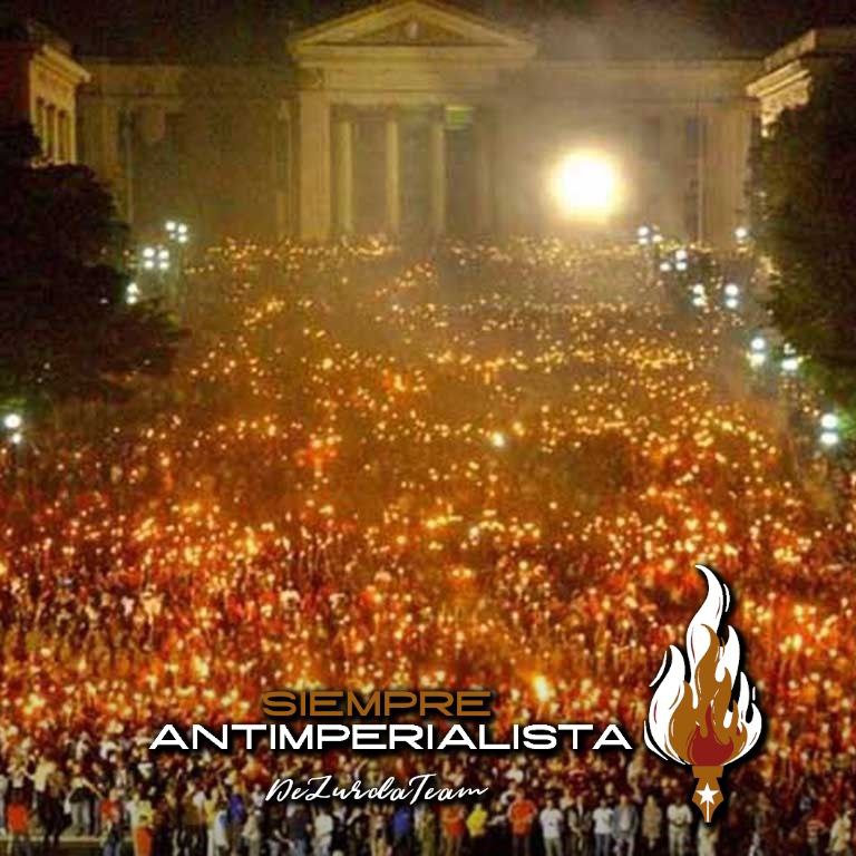EmyRosy82421's tweet photo. En toda #Cuba homenaje a José Martí en la marcha de las antorchas.
#SiempreAntimperialista 
#MartíVive https://t.co/F2OE9dza3m