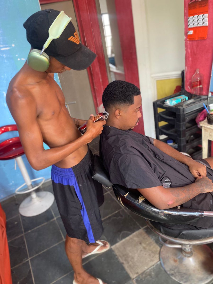 eu2t_du_corte's tweet photo. Dar RT no trabalho  pra ajudar no trabalho do amigo.. 💈✂️🙏🏾💪🏾❤️ https://t.co/tskVLN8CsU