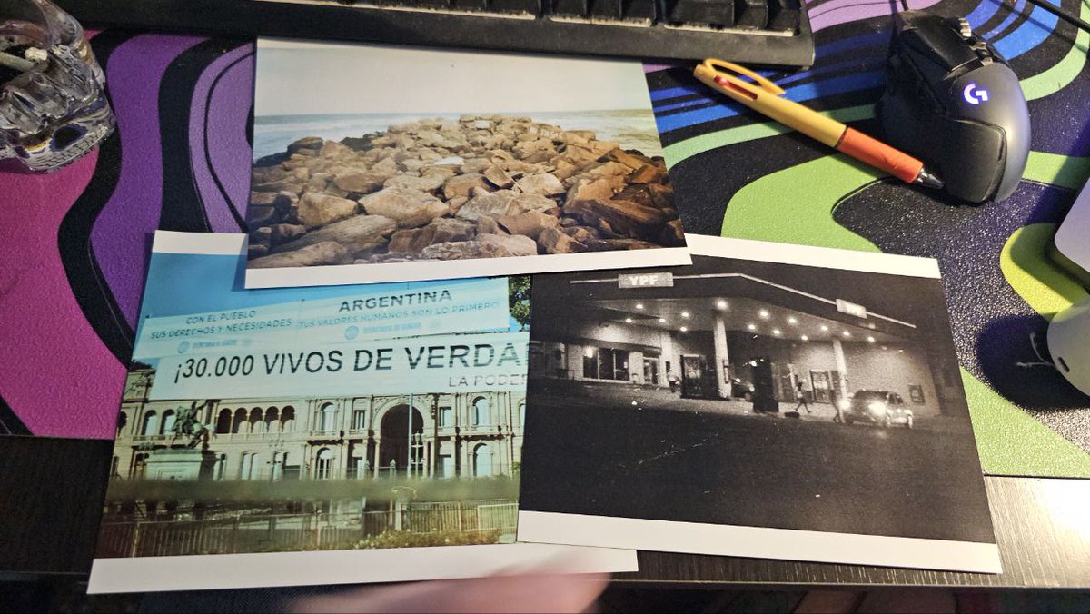 Paso a  recomendar el trabajo de mi amigo personal, Choriworks. Sus retratos me conmueven, y el loco viene laburando su arte con ganas. 

Comparto alguna de sus prints que le pedí