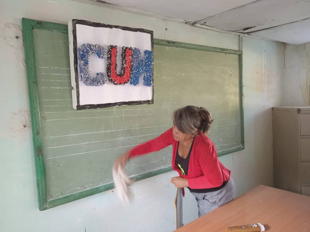 EmyRosy82421's tweet photo. En el Centro Universitario Municipal de #Campechuela se desarrolla un Trabajo voluntario dedicado al 172 aniversario del natalicio de #MartíVive 
Esta actividad dirigida desde la Cátedra Martiana.
#MartíVive
#UniversidadDGranma
#DeCaraAlSol https://t.co/RYUG4fmJUU