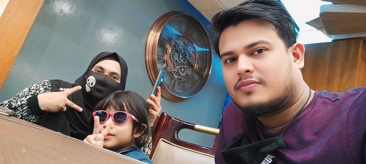 methumonir's tweet photo. My family https://t.co/6sgXLqnulV