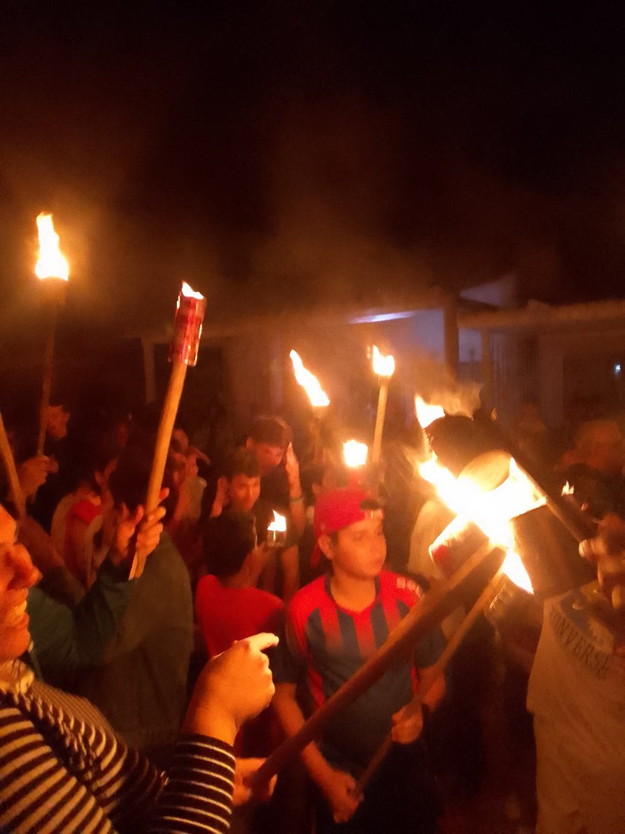 Celebrada Marcha de las antorchas en el Municipio Jatibonico. # Sancti Spiritus en Marcha, # Jatibonico, # Siempre Antimperialista. @AMPPJatibonico <a href="/comamppjatib/">Comunicadora Asamblea Poder Popular Jatibonico</a> <a href="/DeivyPrezMartn1/">Deivy Pérez Martín</a>