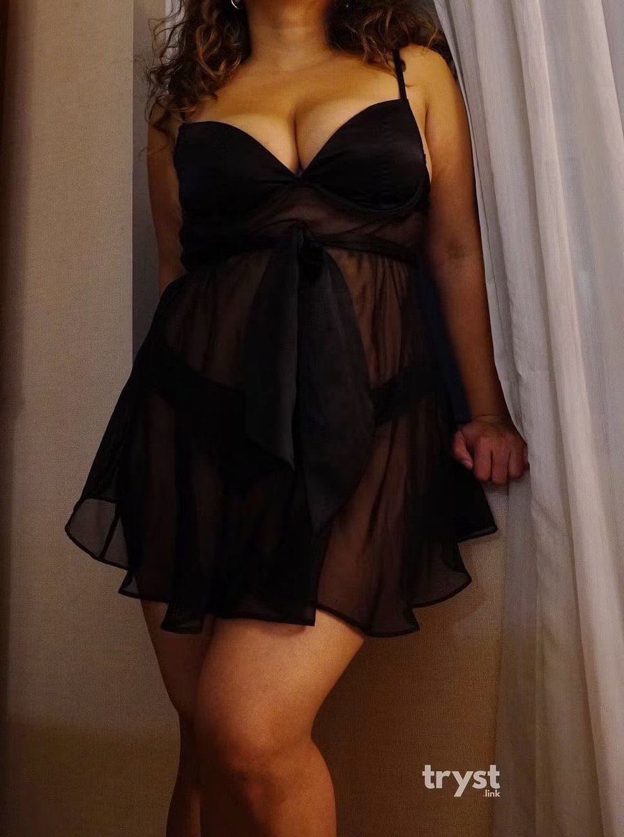 SheilaazTO's tweet photo. Under the bundled up winter coats you find me wearing this 👉👈 https://t.co/Rg2DuEkdVS