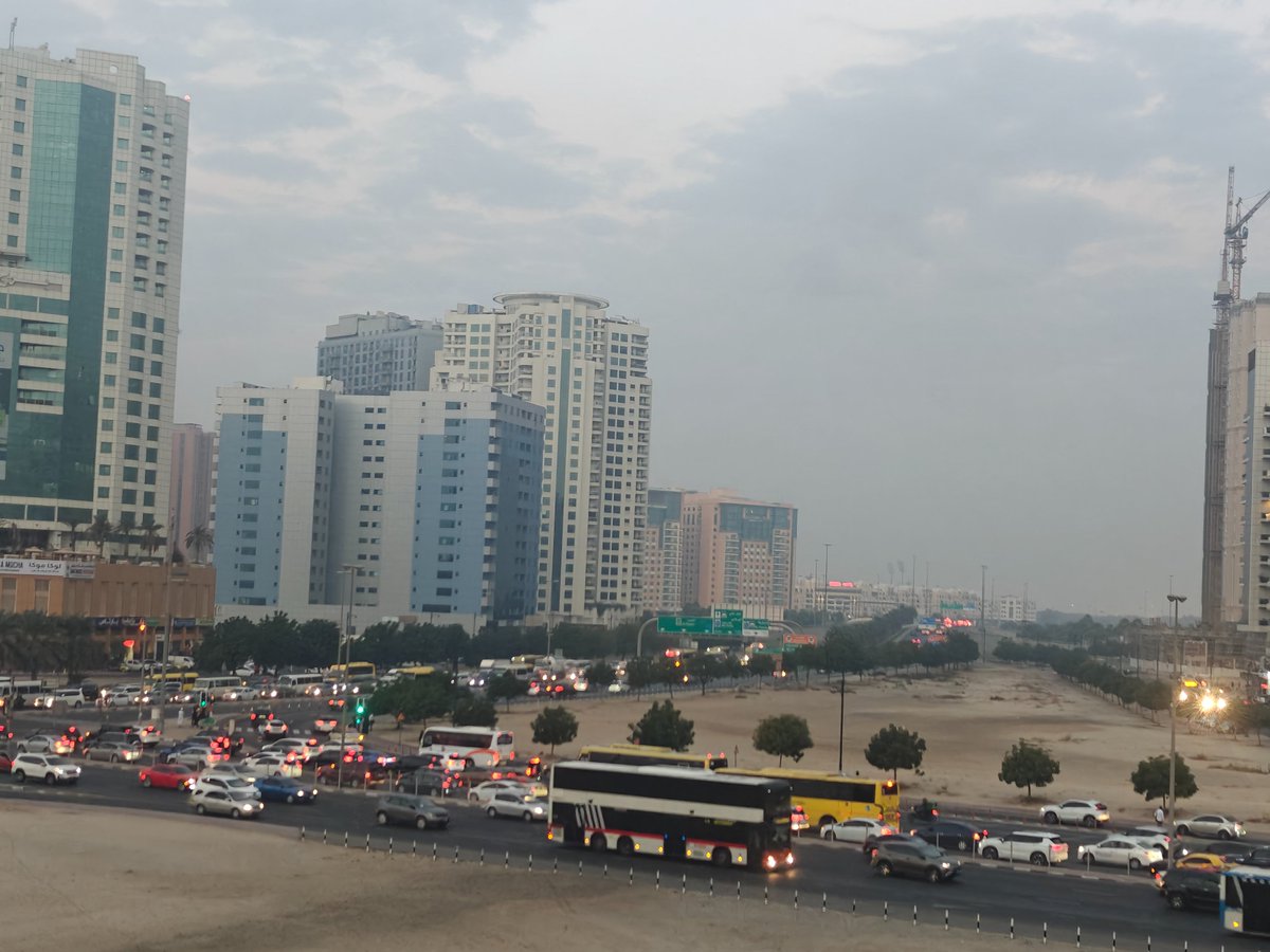 Such a high traffic at 6 am, hardly any EVs on road and still AQI of 22 in #Dubai .  

India needs a serious overhaul for automobiles.