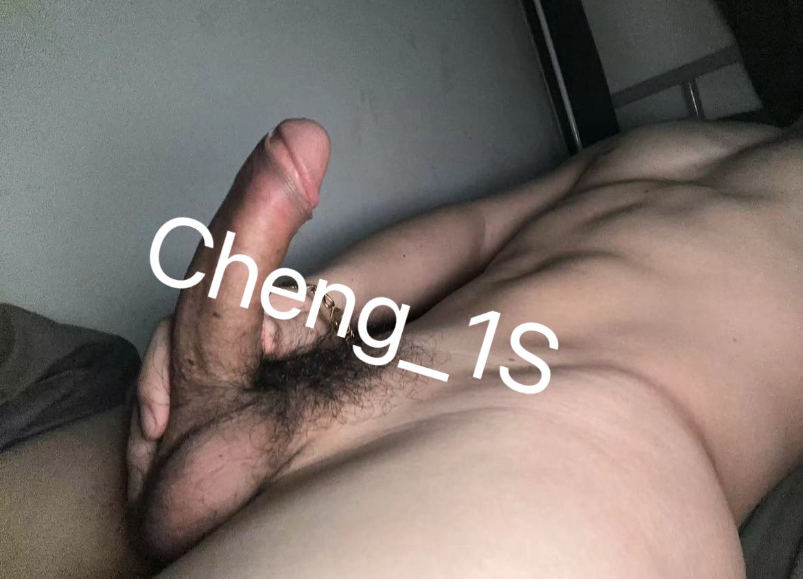 Cheng_1S's tweet photo. 骚逼 来给你爹拜年 https://t.co/hTenbu4378