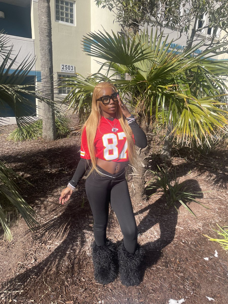 KeAndraReed2's tweet photo. my team going back to the super bowl 💛❤️🫶🏽 #GoChiefsss #3peatloading https://t.co/knizzNji5w