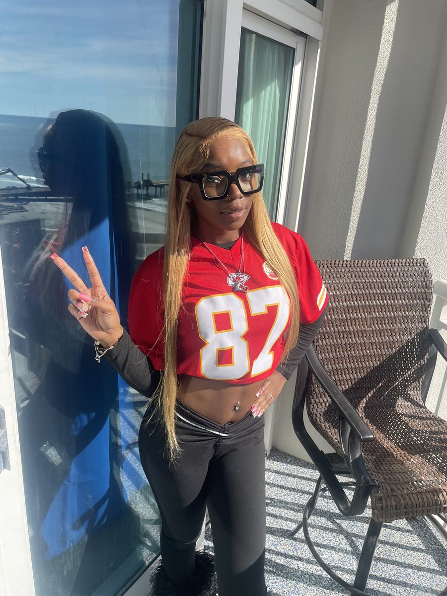 KeAndraReed2's tweet photo. my team going back to the super bowl 💛❤️🫶🏽 #GoChiefsss #3peatloading https://t.co/knizzNji5w