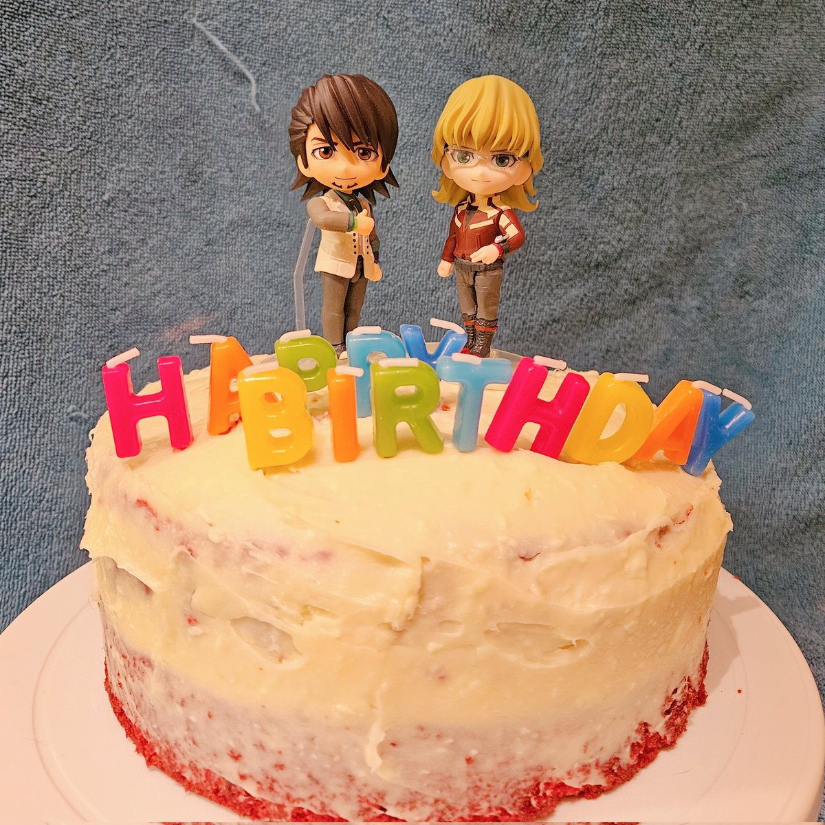 vellyache's tweet photo. thanks, boys 😌🎂 https://t.co/17wcI7StG2