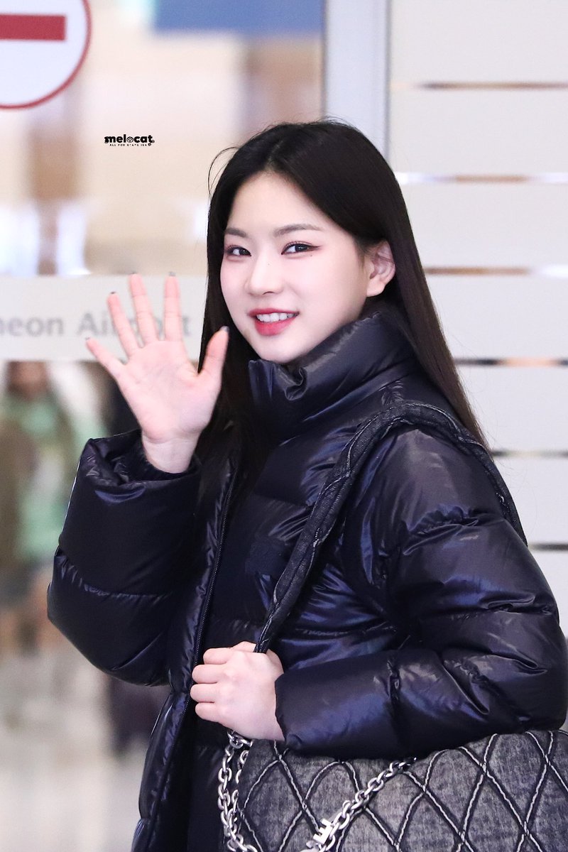 ningninug's tweet image. Hi mootsie 🖐🏻✊🏻