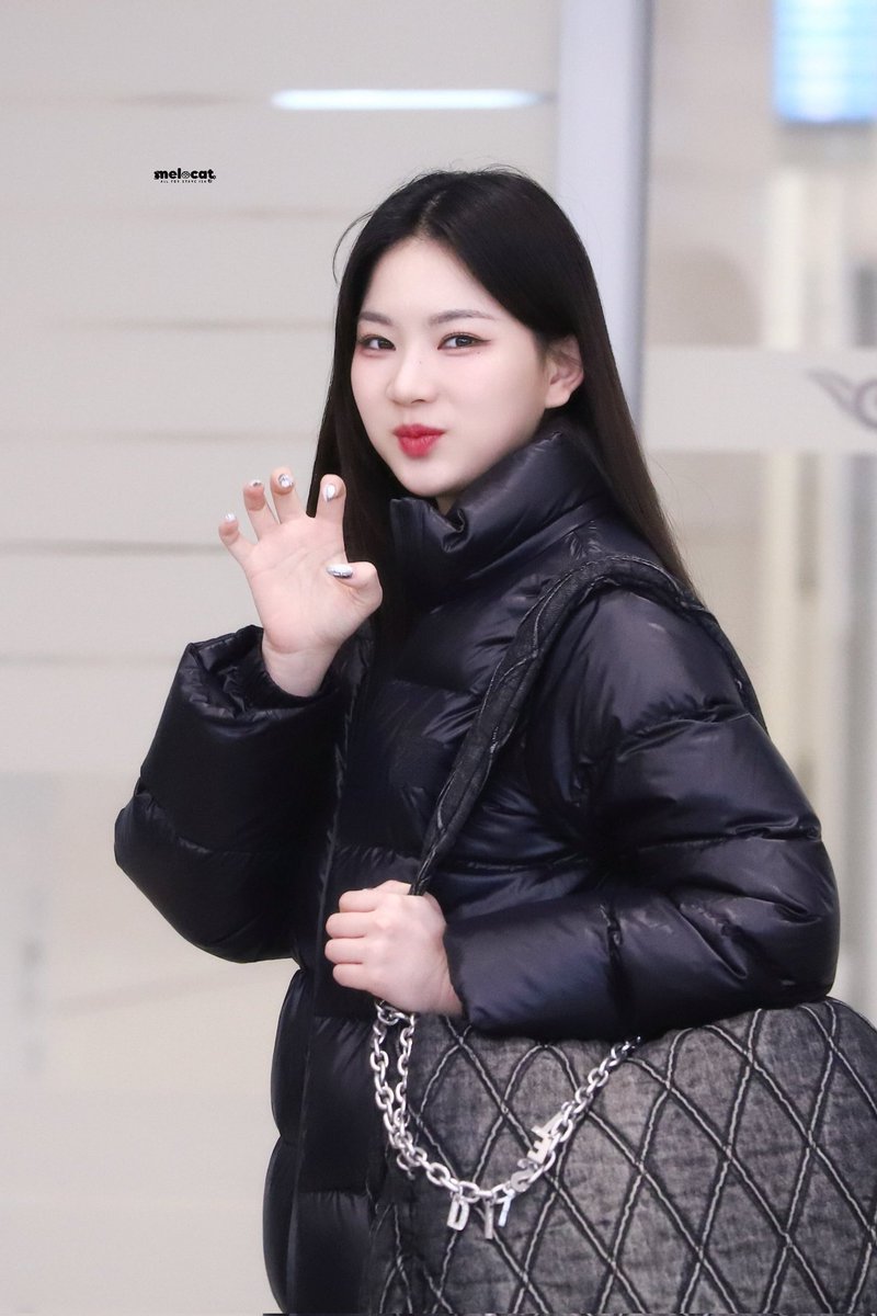 ningninug's tweet image. Hi mootsie 🖐🏻✊🏻