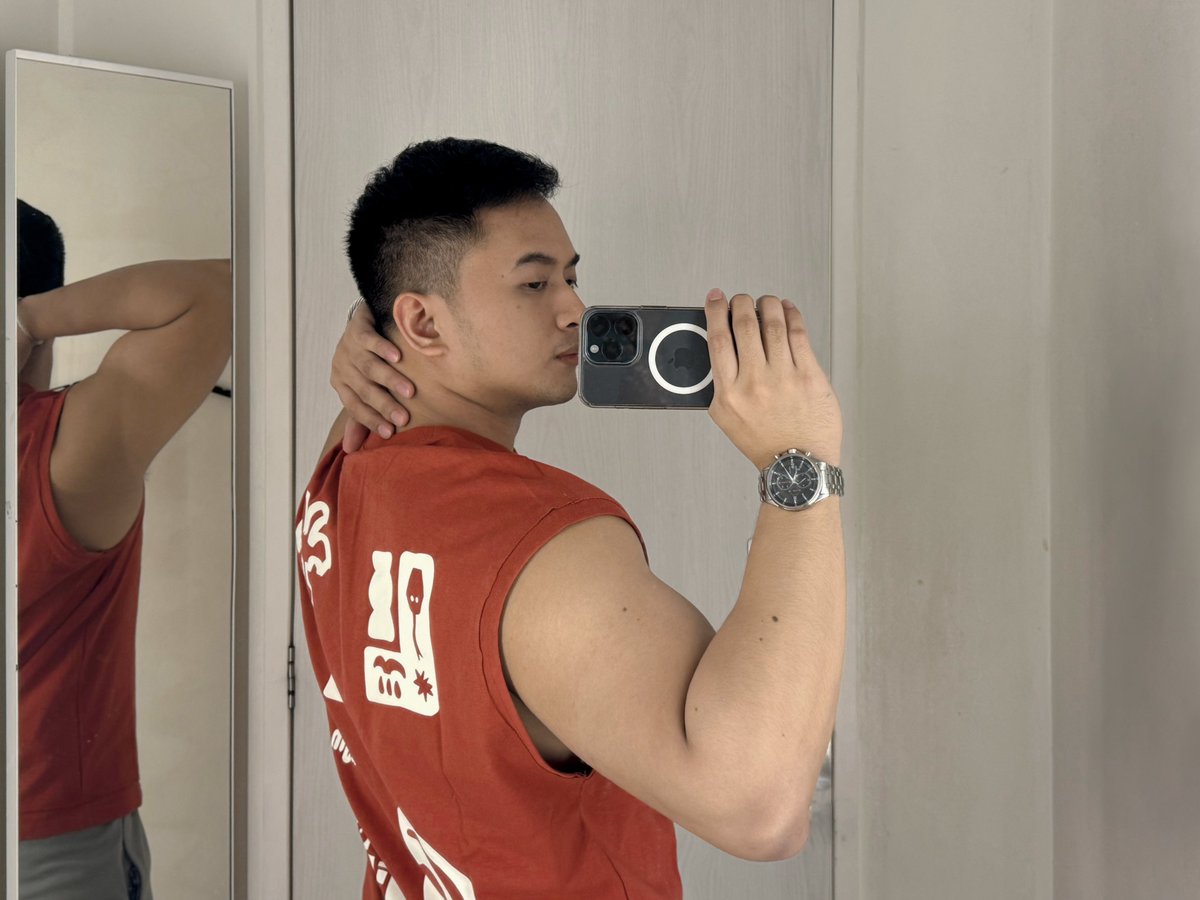 ranzhilado's tweet photo. Should I get the Top? 🍊👌🏻 https://t.co/ZVWCpmKsvI