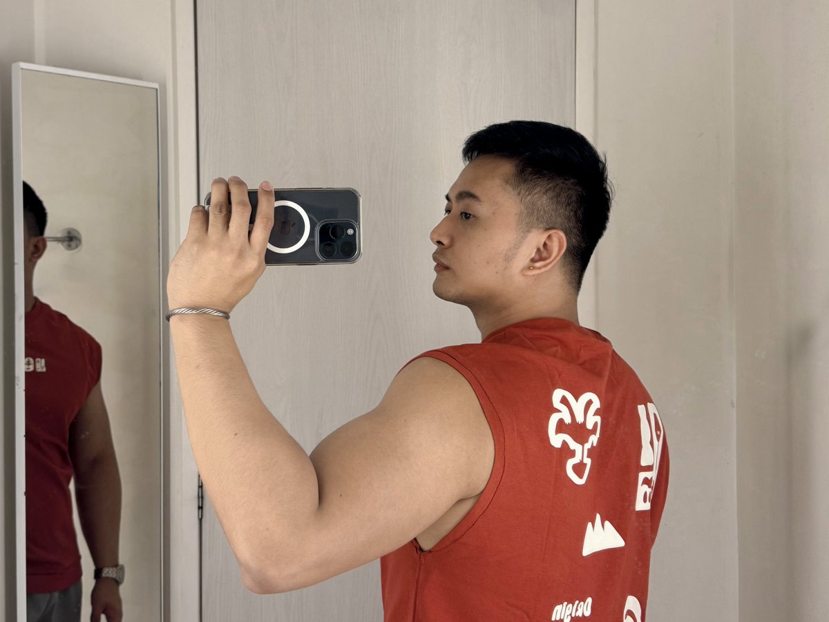 ranzhilado's tweet photo. Should I get the Top? 🍊👌🏻 https://t.co/ZVWCpmKsvI