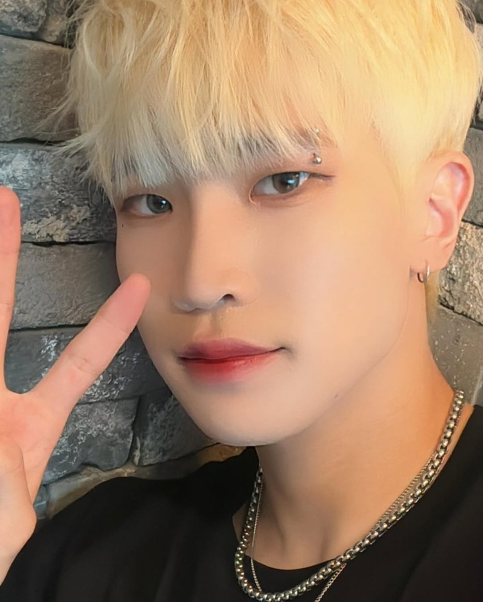 UpdateKBoys's tweet photo. 🎉🎂 Hoje, o Sukjun do ABLUE, está completando 28 anos. Parabéns!
Nós desejamos um feliz aniversário, muita saúde e sucesso em sua carreira! 🥳✨
HAPPY SUKJUN DAY
#HAPPYSUKJUNDAY
#ABLUE #에이블루
#SUKJUN #석준 https://t.co/dG67ra7jpG