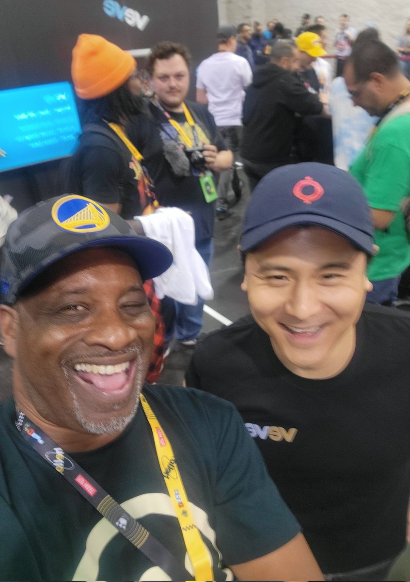 CecLevel's tweet photo. @veve_official I been with Veve for over 4 years.... I attended conventions with Dan! And @DavidYuNZ , over 900 veve NFTs and a Million MCP points, and tons of OMI and I'm ranked a Starter in the MCP program. Somethings wrong. https://t.co/eqa4lQ4mNC
