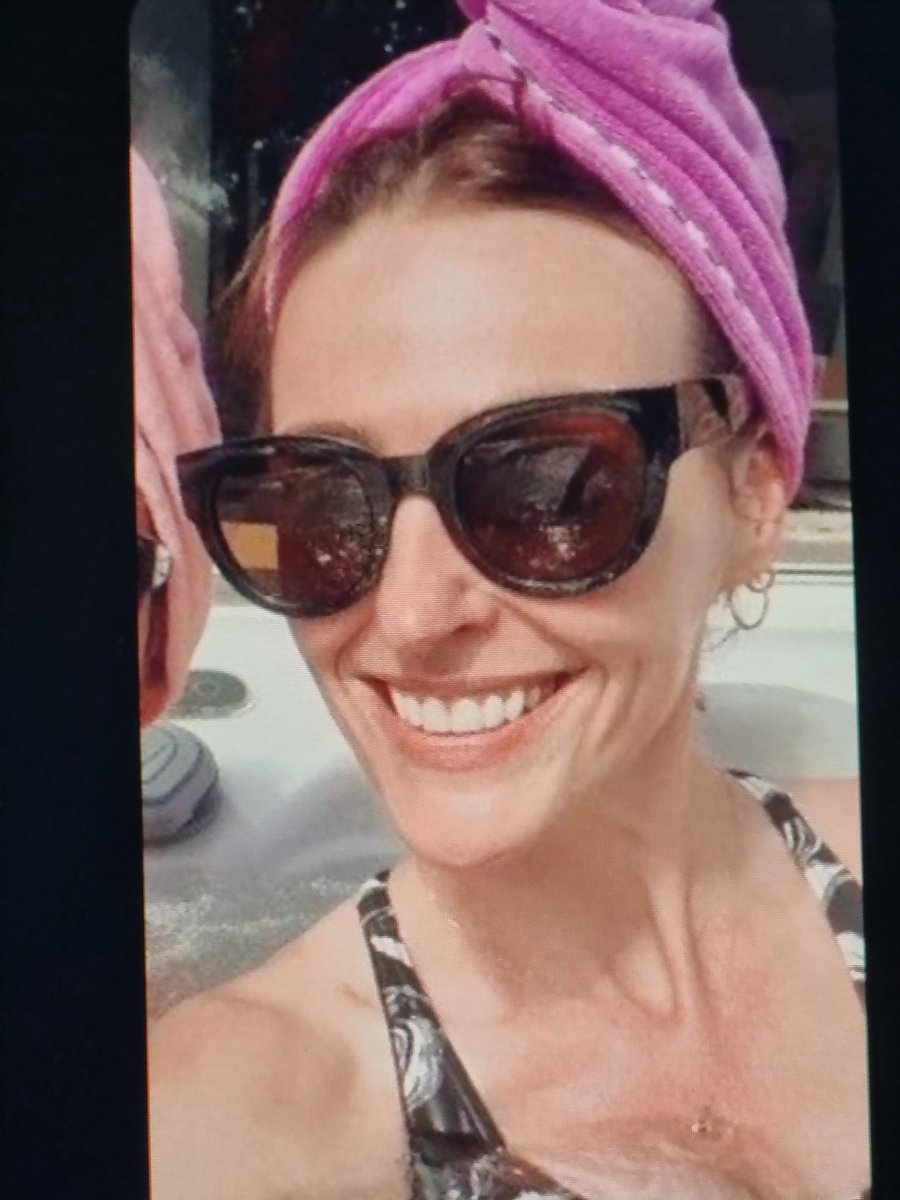 atarry246's tweet photo. Beach going Suranne always looks so good.💗💗 https://t.co/nUmHNlHDro