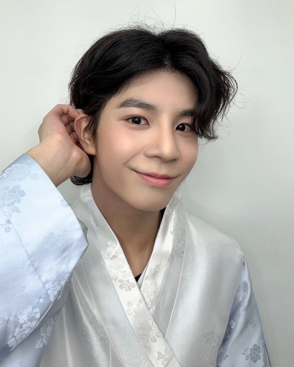 jd1_official's tweet photo. 🐍을사년, JD1과 함께 행복 가득한 한 해 보내요🩶

#JD1 #제이디원 https://t.co/y2ey03IwwW