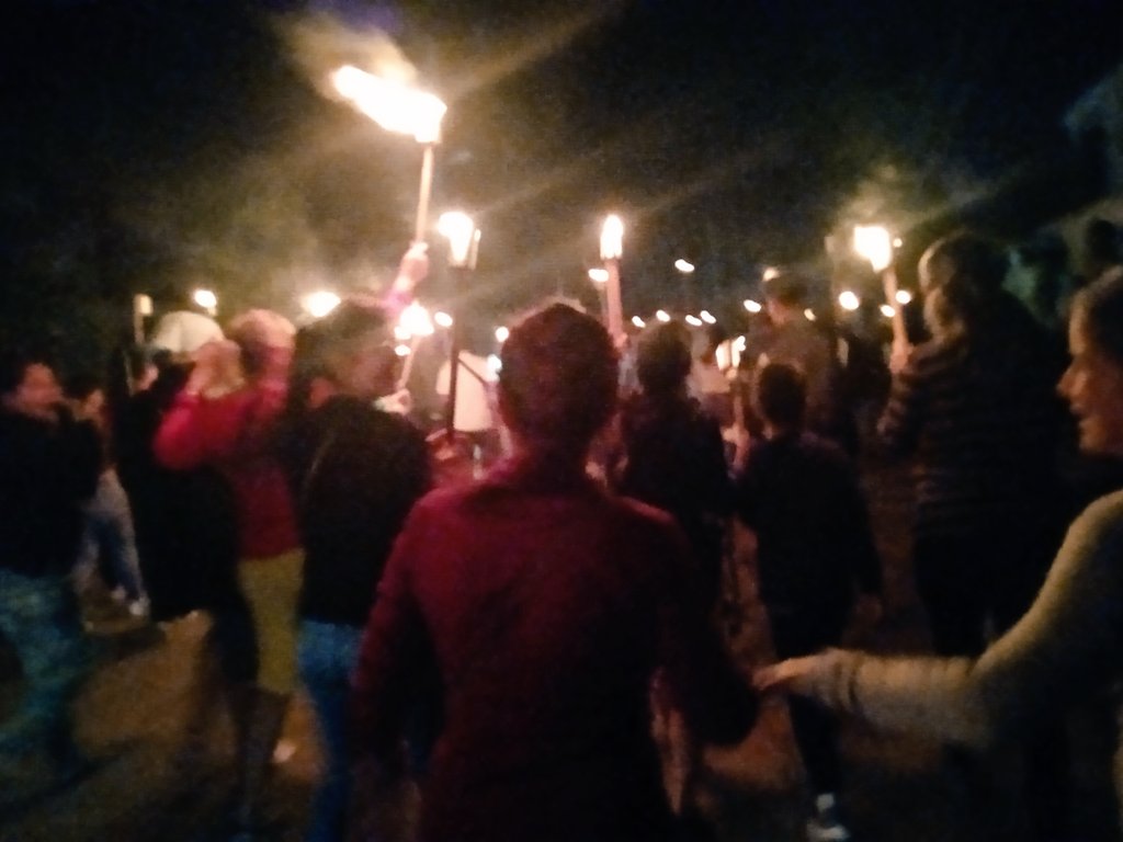 El pueblo melenero inunda sus calles con antorchas cuyas luces reflejan  la vigencia del pensamiento martiano.
#EducaciónMayabequeMelena participa para homenajear al más grande de todos los cubanos.
#MartíVive
#CubaMined