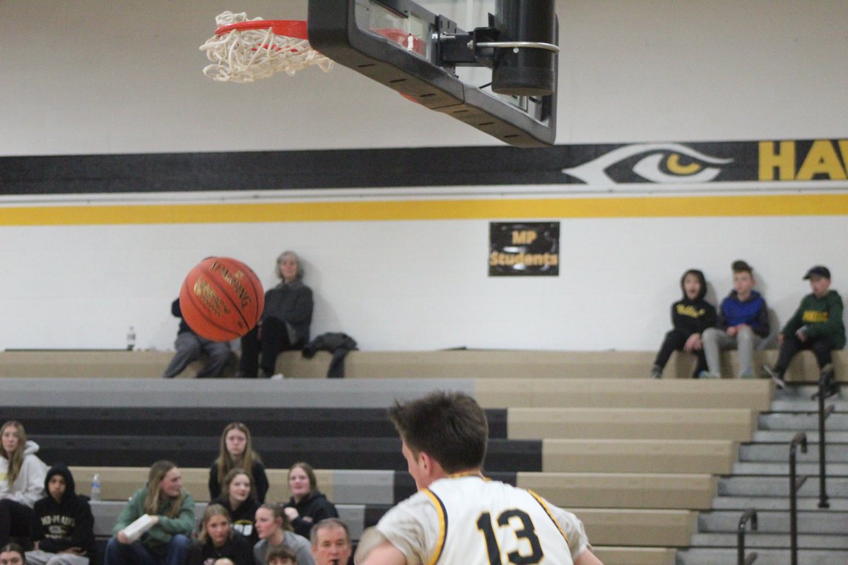 So .... this is what a slam dunk looks like! Mid-Prairie's Bryce Henry slammed one against Mount Pleasant on Monday in a 68-54 win. Golden Hawks (12-2) have won 4 straight since losing to 2A #9 Regina. #iahsbkb <a href="/TheNews_Sports/">The News — Sports</a> <a href="/MidPrairieBball/">Mid-Prairie Basketball</a> <a href="/Mid_Prairie/">Mid-Prairie CSD</a>
