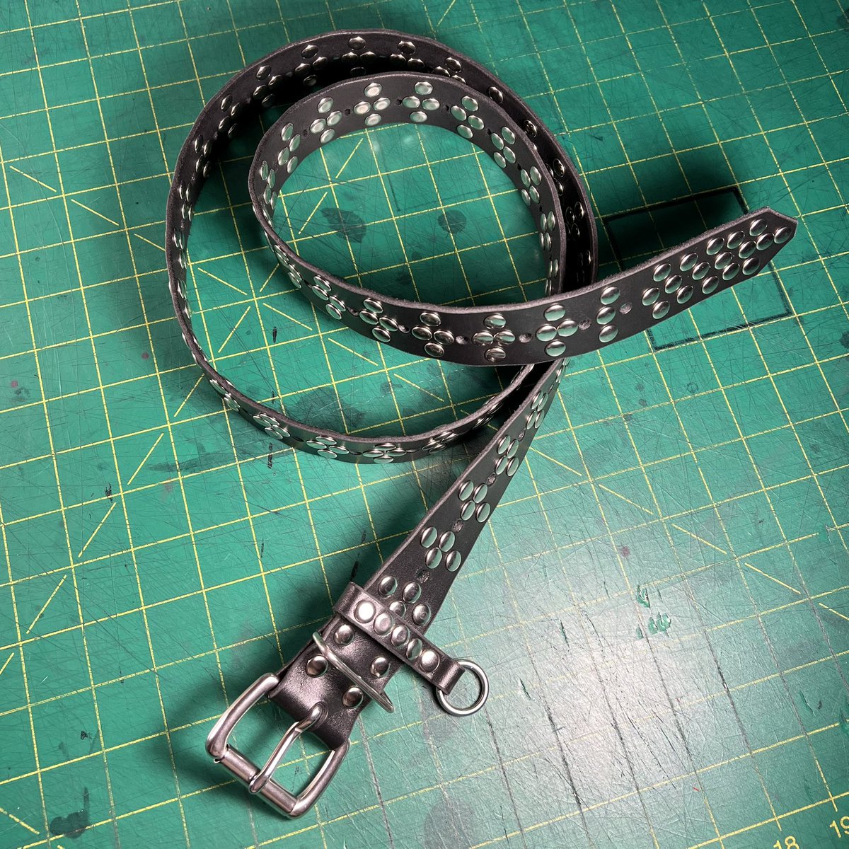 riverqueer's tweet photo. A studded impact and bondage belt with a rattlesnake pattern and a keyring slider, made with all stainless steel hardware. Fits up to 50". https://t.co/QHAtxC0GGK