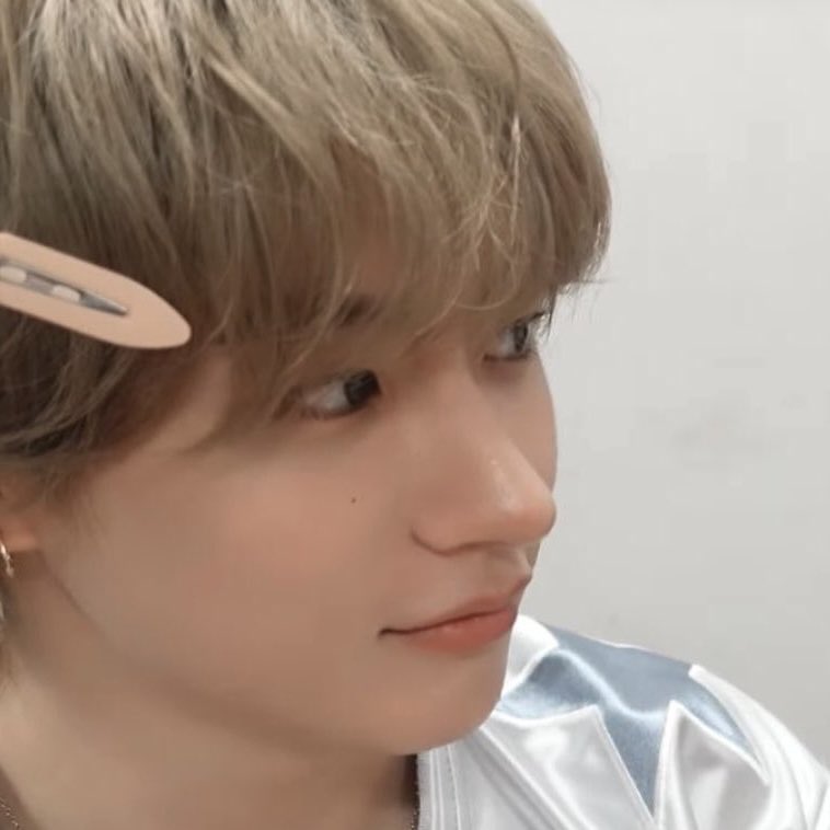 jungstng's tweet photo. ฉันชื่อชบาแก้ว เธอล่ะ                      ก้ามก้วย https://t.co/lL8Xvp2tA1