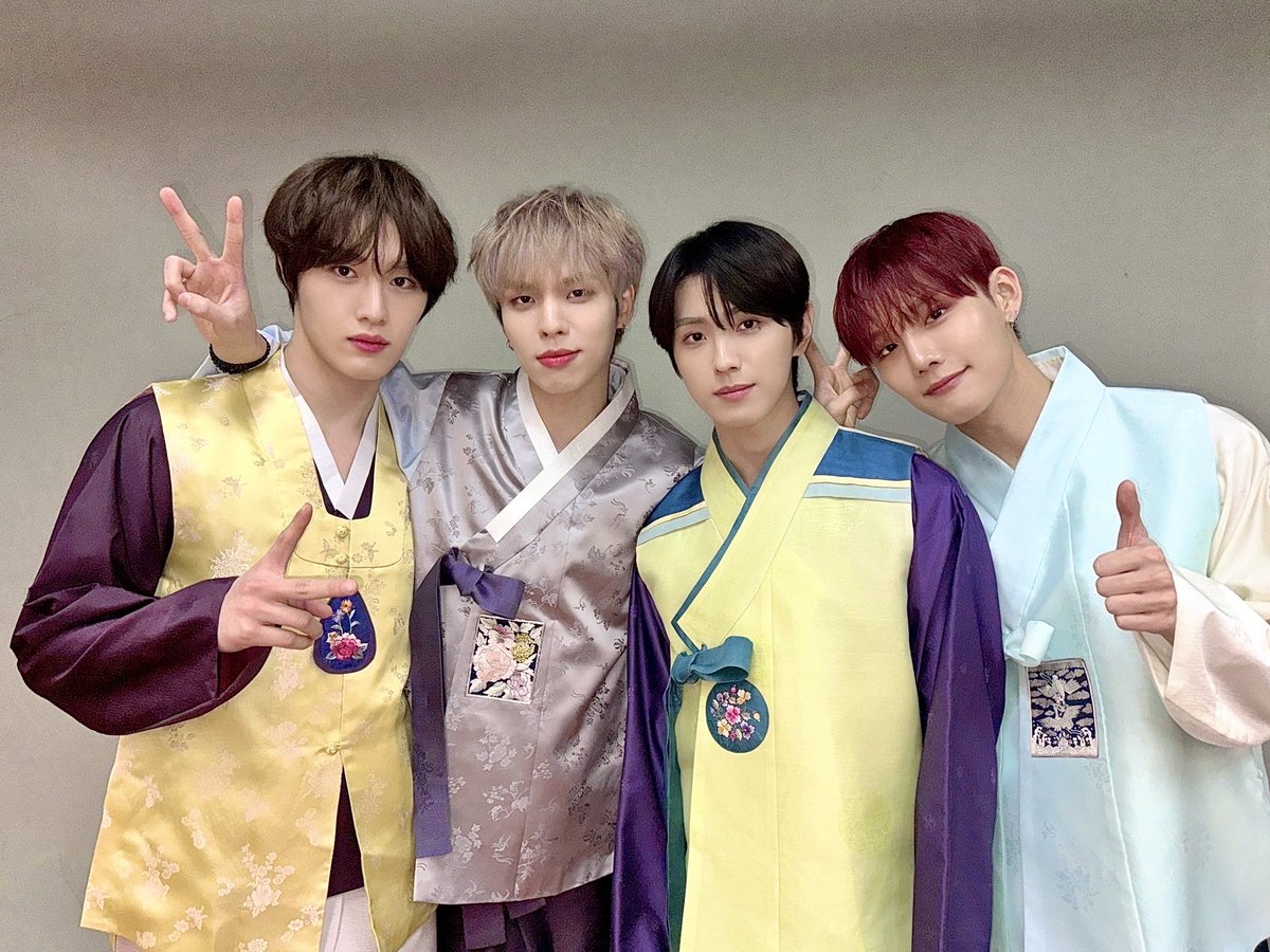 CIX_Official's tweet photo. FIX♥️ 새해 복 많이 받으세요✨

#CIX #씨아이엑스 #BX #승훈 #용희 #현석 #LunarNewYear #2025설날 #설날 #Seollal https://t.co/xHITNheQj8