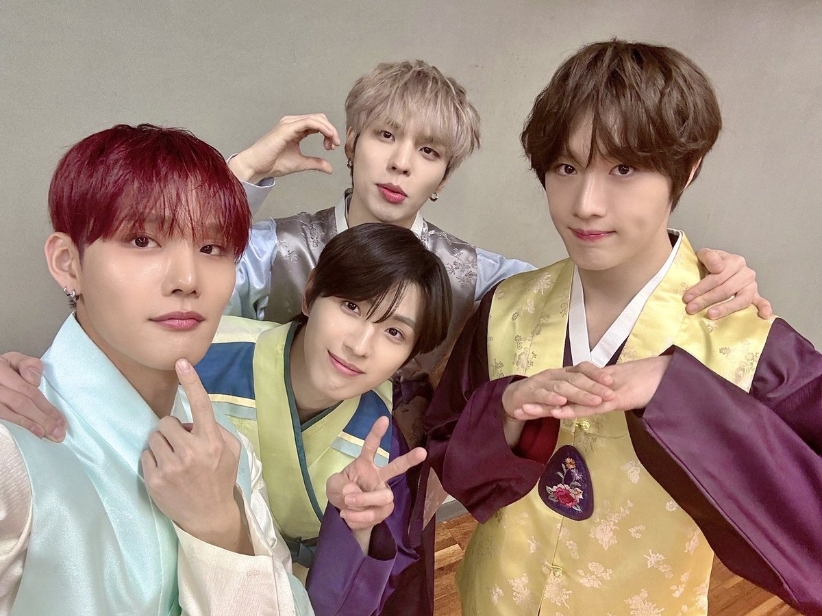 CIX_Official's tweet photo. FIX♥️ 새해 복 많이 받으세요✨

#CIX #씨아이엑스 #BX #승훈 #용희 #현석 #LunarNewYear #2025설날 #설날 #Seollal https://t.co/xHITNheQj8