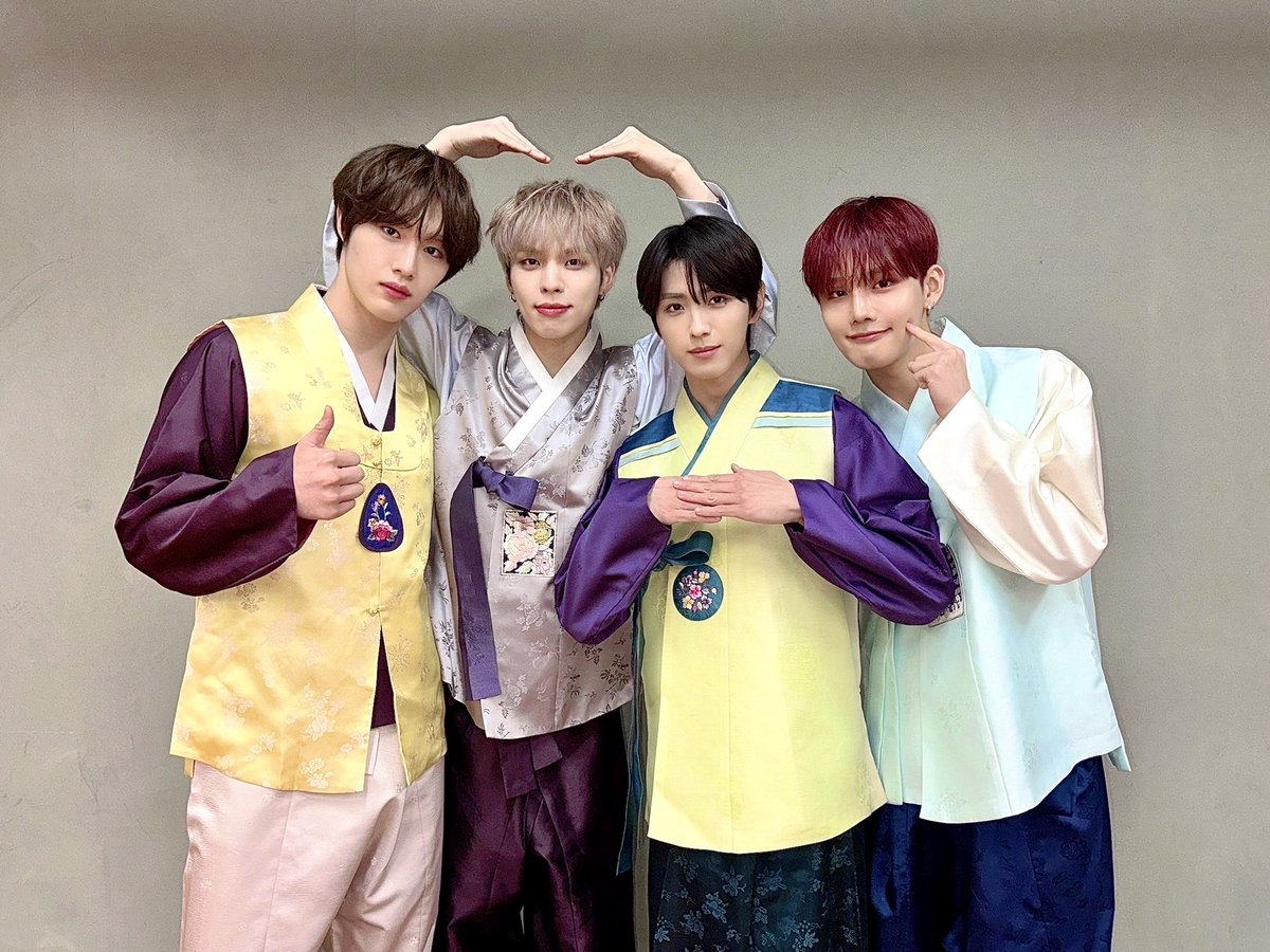 CIX_Official's tweet photo. FIX♥️ 새해 복 많이 받으세요✨

#CIX #씨아이엑스 #BX #승훈 #용희 #현석 #LunarNewYear #2025설날 #설날 #Seollal https://t.co/xHITNheQj8