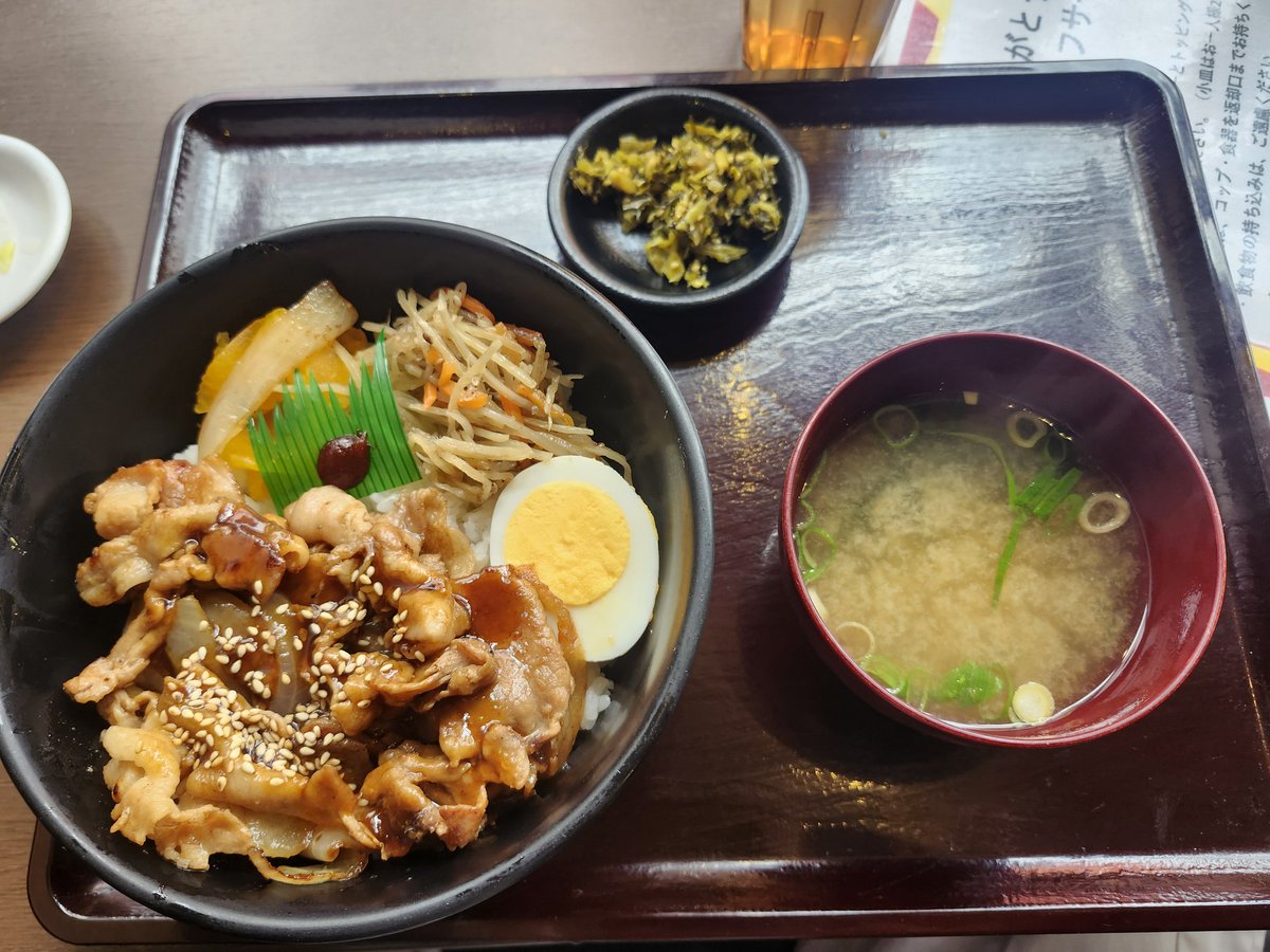 sho_looking's tweet photo. 今日はガッツリ食べる🍴 https://t.co/QdFJJhdsHj