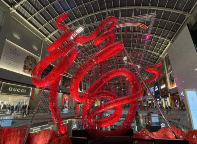 MiaRrhkb's tweet image. The festive atmosphere is strong! People are everywhere shopping for New Year goods!