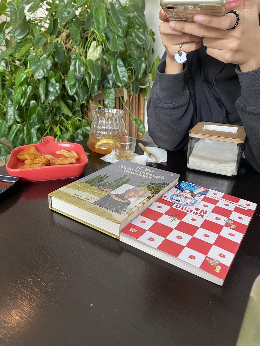 nocteurnzz's tweet photo. Kapan terakhir kali bookdate:((??⭐️📚🍅 https://t.co/DXa0lCk0jE