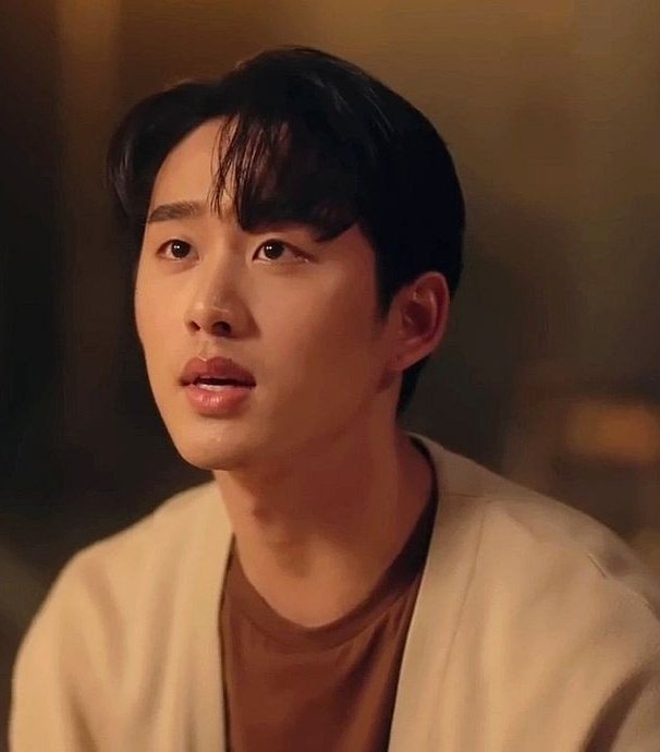 selbyulie's tweet photo. #THAMEPO au

After the success of their new MV, Mars acquires a new sponsor, EarnChop. Thame, who has a slight crush on Po, notices a certain familiarity between him and Earn. And while he overhears Earn trying to win back Po, he steps in and pretends to be Po's bf. https://t.co/Tr9pS9dQOy