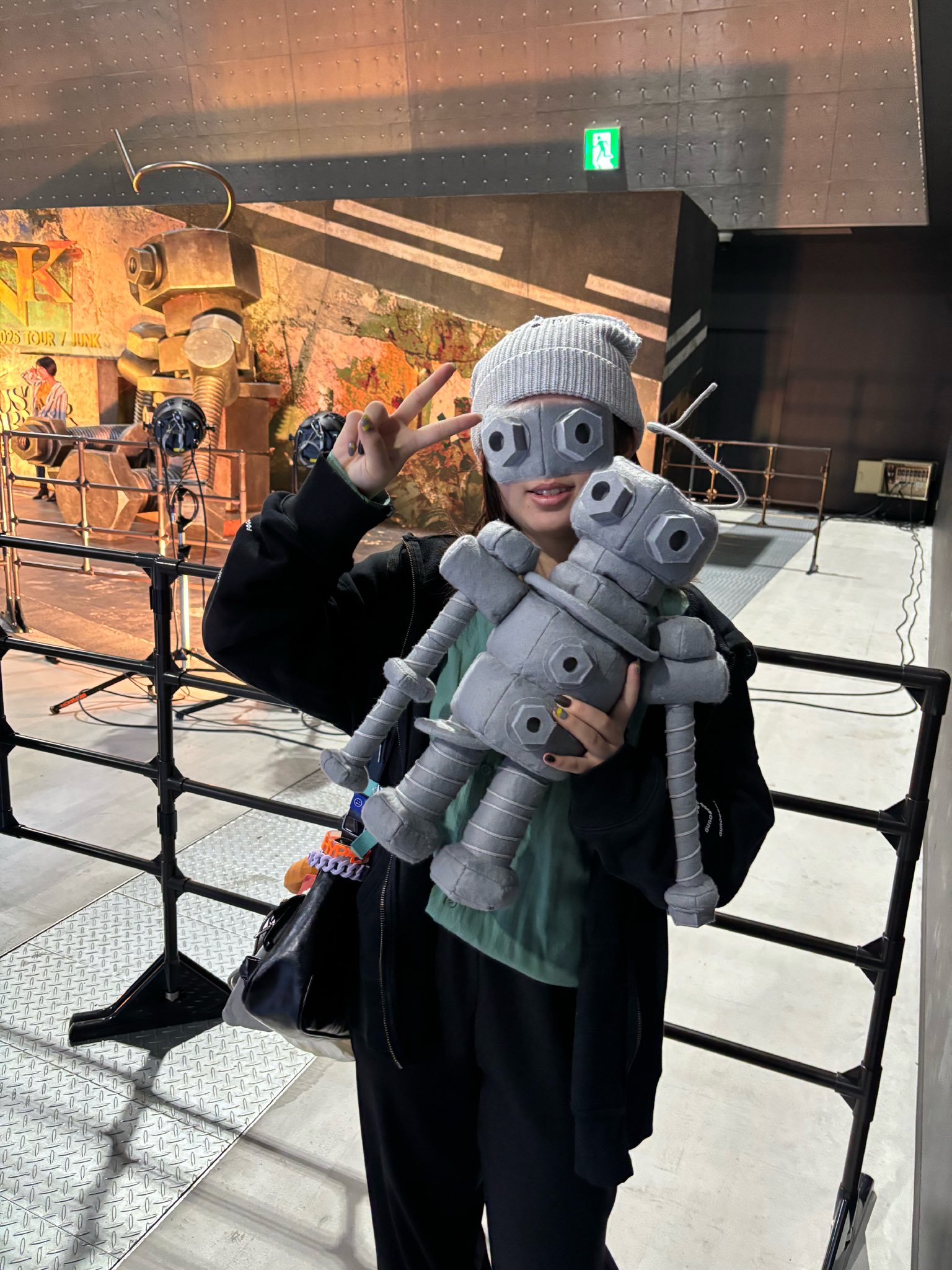 ね*こ様 米津玄師　がらくた　黒メタリック ね*こ様 米津玄師 がらくた 黒メタリック Amazon.co.jp: LOST CORNER