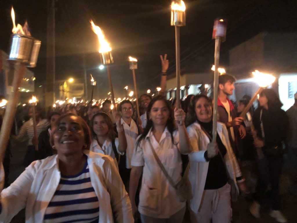 feucm_may's tweet photo. ¡NUESTRO FUEGO SIGUE VIVE!✊🏻🔥 #FeuCuba #FEU #FCMMAY #SiempreAntiimperialista #MarchadelasAntorchas https://t.co/dJhC2NvM0E