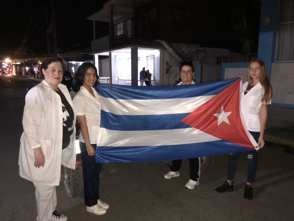 feucm_may's tweet photo. ¡NUESTRO FUEGO SIGUE VIVE!✊🏻🔥 #FeuCuba #FEU #FCMMAY #SiempreAntiimperialista #MarchadelasAntorchas https://t.co/dJhC2NvM0E