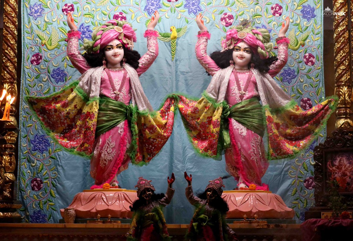 ISKCONPune's tweet photo. 🌷Mangal Arati Darshan🌷🗓28/01/2025🙏🚩@ISKCONNVCCPune🚩
.
.
#ISKCONNVCC #ISKCONPune #ISKCONNVCCPune #ISKCON
#kumbhmela2025 #kumbhmela #Prayagraj
#PrayagrajMahakumbh2025 #28thjanuary #28thjanuary2025
#Tuesday #Harinaamsankirtan #Radheshyamdas #Radheradhe
#Sankirtan #Kirtan https://t.co/yYgiMs5klS