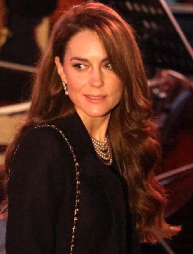 NWDisorder1111's tweet photo. Are these ultra-luxurious looking locks the result of "preventative chemotherapy" or extensions? 

🙄

 (Her eyes look strange here) 

#KateWhatReallyHappened
#RoyalDeception https://t.co/bSi4A0DYR0
