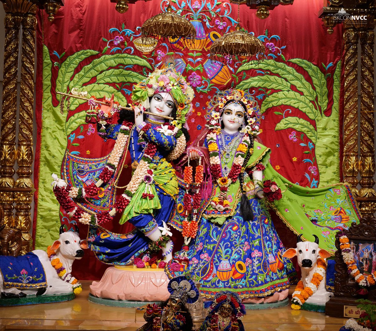 ISKCONPune's tweet photo. 🙏🏽Today's Darshan 📿 🗓28-01-2025🙏
🌷Sri Sri Radhavrindavanchandra🌷
🚩@ISKCONNVCCPune🚩
.
.
#ISKCONNVCC #ISKCONPune #ISKCONNVCCPune #ISKCON
#kumbhmela2025 #kumbhmela #Prayagraj
#PrayagrajMahakumbh2025 #28thjanuary #28thjanuary2025
#Tuesday #Harinaamsankirtan #Radheshyamdas https://t.co/qMz1MfVRYu