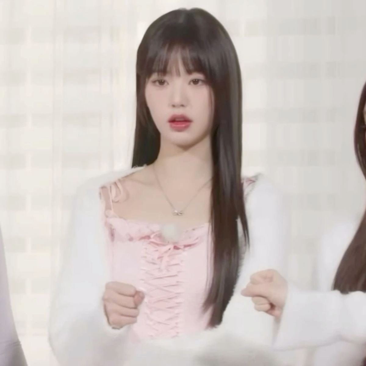 YN03042's tweet photo. .                                          너 언니한테 혼날래?
응 나 혼내면 아동학대쥬
신고할거쥬 감방가쥬
                                                            이게 진짜
으아앙 엄마
어녕언니가 나 때렸어!
                                                     야!! 내가 언제!! https://t.co/D7bK0ROBY0