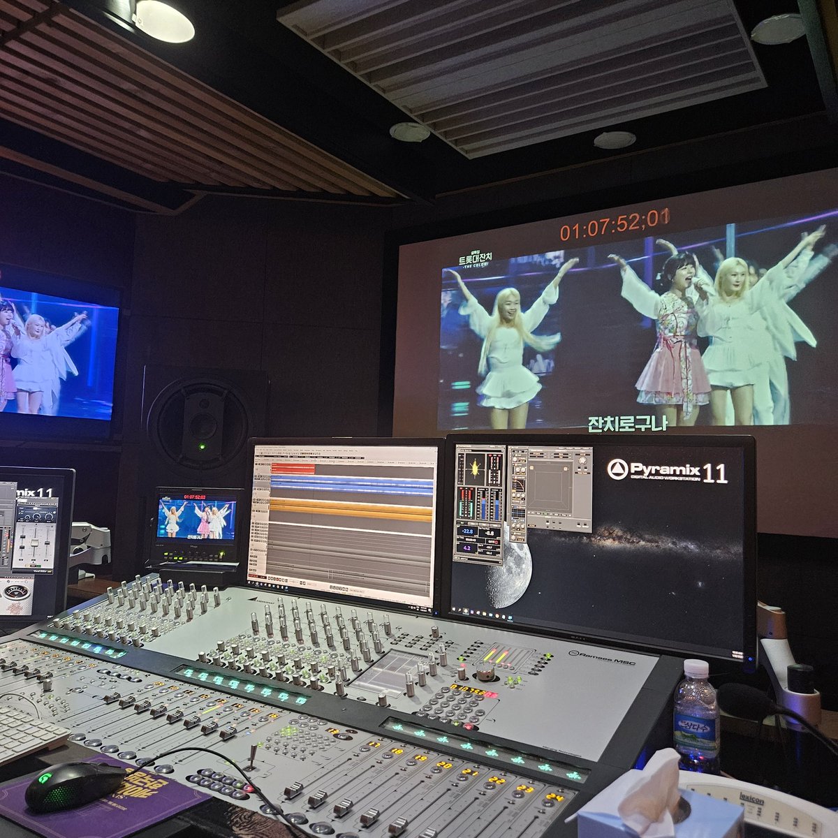 kbskopd's tweet photo. 귀호강 고품질의 사운드마스터링 작업이 끝났습니다.
콘서트현장같은 음질로 보답하겠습니다.
이제 종하편집만 남았습니다
#트롯대잔치 https://t.co/NtXrxiIxcn