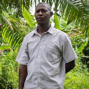 PalmOilDetect's tweet photo. 🌿 #News: #PalmOil 'Mafia' behind threats to Ecuadorian activist Néstor Caicedo as he leads a legal fight against illegal #landgrabbing by palm oil company Energy and Palma in #Ecuador. #HumanRights #EnvironmentalJustice #BoycottPalmOil 
https://t.co/nHdjpz1fXx @hrw https://t.co/RXt0UfLHft