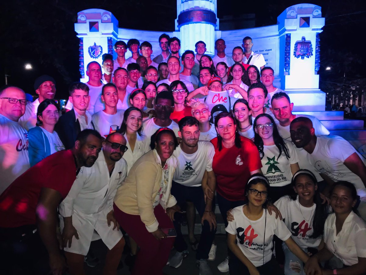 ¡Traemos en el corazón ❤️ las doctrinas del maestro! 🇨🇺

#MartiVive 
#CubaVencerá