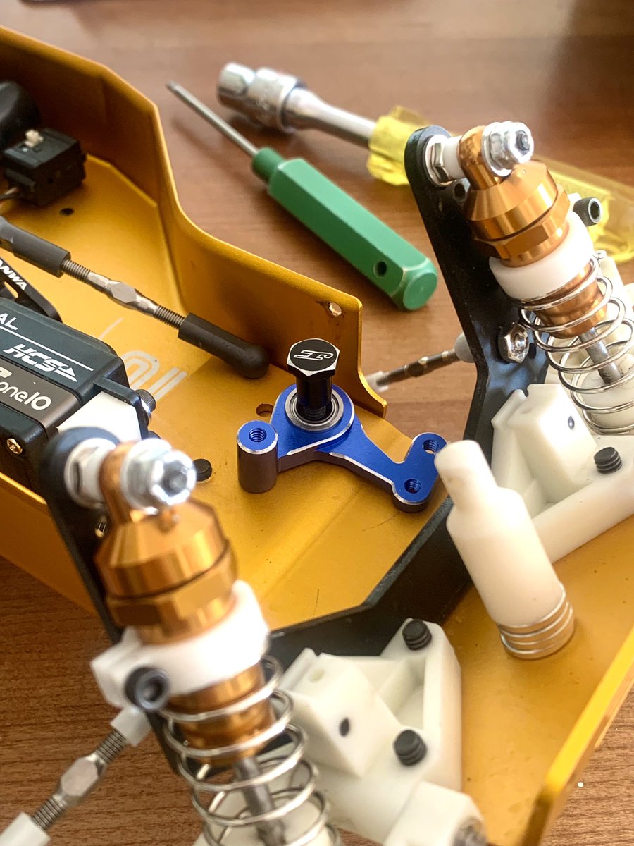 sakasafuji's tweet image. ぴえーん😭
ネジが長すぎて
8-32×1/2が必要
セット売りしかないのか
2本でいいのに
#切るか
#RC10
#jconcepts