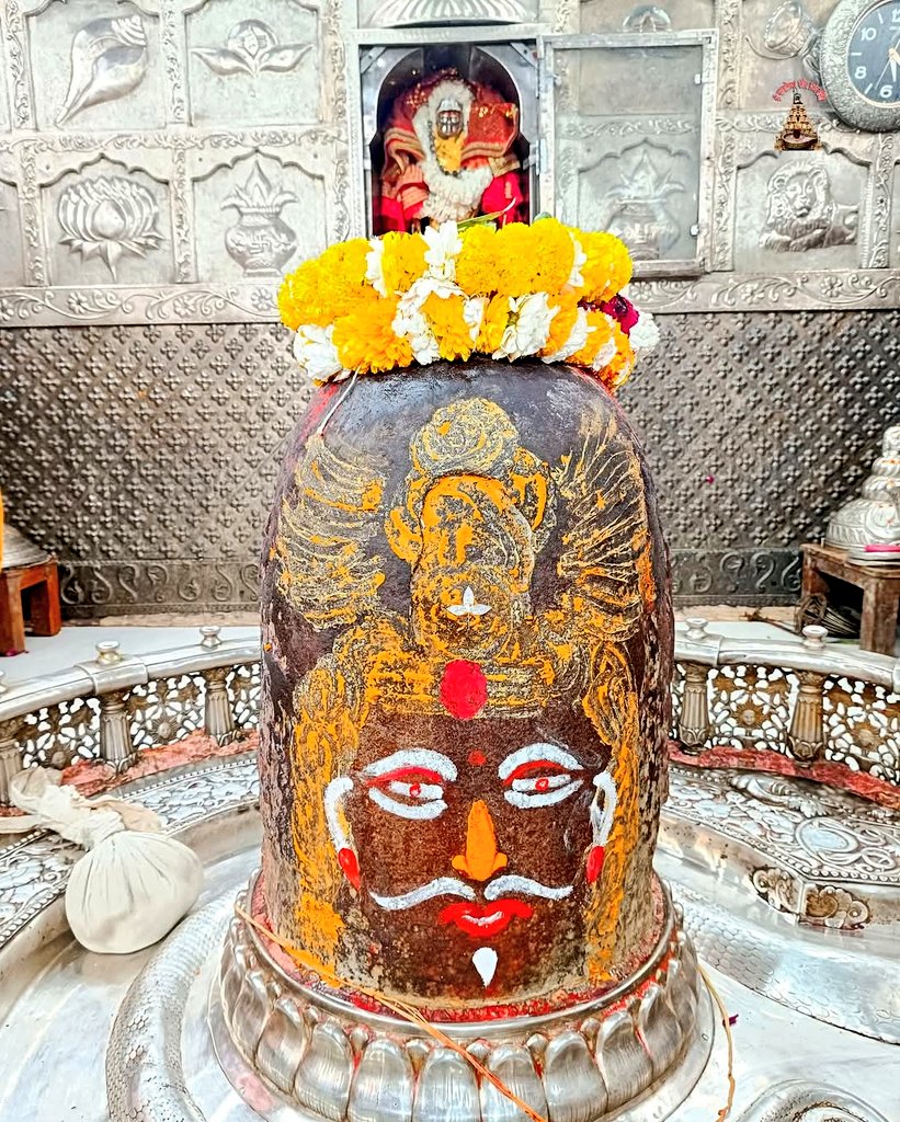 HR CHOUDHARY (@hr_chaudhary_04) on Twitter photo рдЖрдЬ рдХреЗ рдкреНрд░рд╛рддрдГ рдХрд╛рд▓ рдмрд╛рдмрд╛ рдорд╣рд╛рдХрд╛рд▓реЗрд╢реНрд╡рд░ рдЬреНрдпреЛрддрд┐рд▓рд┐рдВрдЧ рдХреЗ рджрд┐рд╡реНрдп рджрд░реНрд╢рди рдХрд╛ рд▓рд╛рдн рд▓реАрдЬрд┐рдПред
рдЖрдк рд╕рднреА рд╕рд╛рдерд┐рдпреЛрдВ рдкрд░ рдорд╣рд╛рджреЗрд╡ рдЬреА рдХреА рдХреГрдкрд╛ рдмрдиреА рд░рд╣реЗрдВредред
рдЬрдп рд╢реНрд░реА рдорд╣рд╛рдХрд╛рд▓ ЁЯЩПЁЯЪй рдЖрдЬ рдХреЗ рдкреНрд░рд╛рддрдГ рдХрд╛рд▓ рдмрд╛рдмрд╛ рдорд╣рд╛рдХрд╛рд▓реЗрд╢реНрд╡рд░ рдЬреНрдпреЛрддрд┐рд▓рд┐рдВрдЧ рдХреЗ рджрд┐рд╡реНрдп рджрд░реНрд╢рди рдХрд╛ рд▓рд╛рдн рд▓реАрдЬрд┐рдПред
рдЖрдк рд╕рднреА рд╕рд╛рдерд┐рдпреЛрдВ рдкрд░ рдорд╣рд╛рджреЗрд╡ рдЬреА рдХреА рдХреГрдкрд╛ рдмрдиреА рд░рд╣реЗрдВредред
рдЬрдп рд╢реНрд░реА рдорд╣рд╛рдХрд╛рд▓ ЁЯЩПЁЯЪй