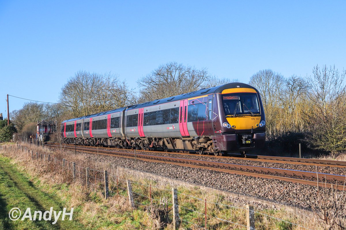 holtona72's tweet image. #TurbostarTuesday Another @CrossCountryUK 170 scratched off for 📸 on Saturday. Under a cloudless blue winter sky 170107 provided a nice test shot for the following liner while working 1L36 10.22 Birmingham New Street to Stansted Airport past Uffington #CrossCountryTrains 25/1/25