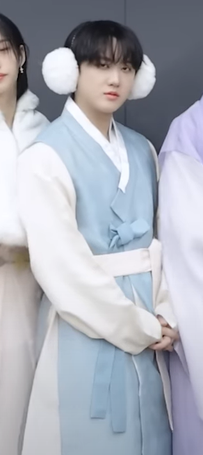 binnieseo1199's tweet photo. Changbin (Happy Korean New Year's)🐷🐰📸
#changbin #straykids #skz #stay #seochangbin #창빈 #straykidschangbin #skzchangbin #서창빈 #darkrapper #dwaekki https://t.co/ukZOWDKU0E
