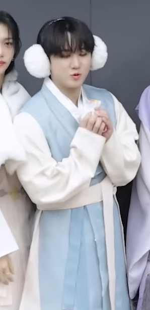 binnieseo1199's tweet photo. Changbin (Happy Korean New Year's)🐷🐰📸
#changbin #straykids #skz #stay #seochangbin #창빈 #straykidschangbin #skzchangbin #서창빈 #darkrapper #dwaekki https://t.co/ukZOWDKU0E