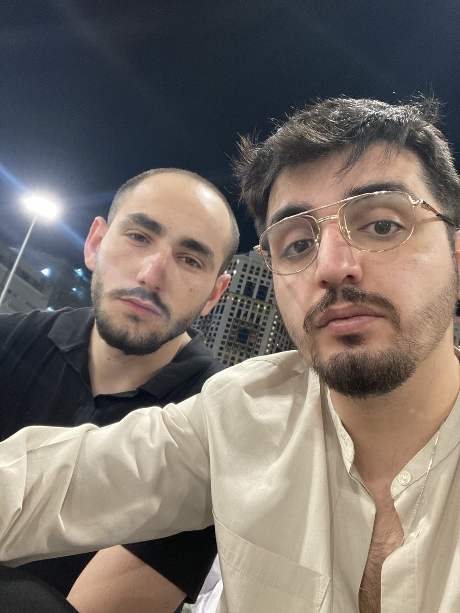 thebuchy_'s tweet photo. umrah w/@brusiboy https://t.co/enydYhtS5n