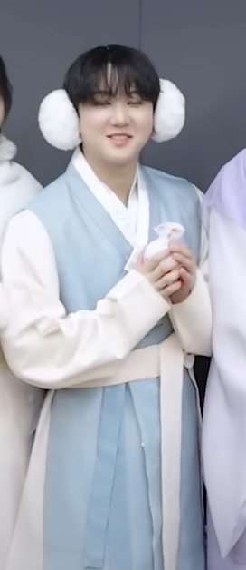 binnieseo1199's tweet photo. Changbin (Happy Korean New Year's)🐷🐰📸
#changbin #straykids #skz #stay #seochangbin #창빈 #straykidschangbin #skzchangbin #서창빈 #darkrapper #dwaekki https://t.co/34Dq5rJnqj