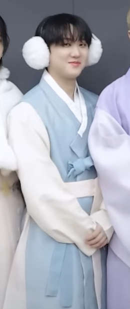 binnieseo1199's tweet photo. Changbin (Happy Korean New Year's)🐷🐰📸
#changbin #straykids #skz #stay #seochangbin #창빈 #straykidschangbin #skzchangbin #서창빈 #darkrapper #dwaekki https://t.co/34Dq5rJnqj